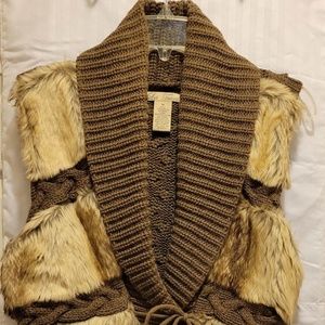 LADIES SWEATER/FAUX FUR VEST